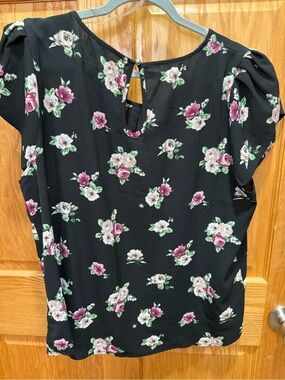 Zenobia Black Floral Short-Sleeve Blouse with Keyhole Back